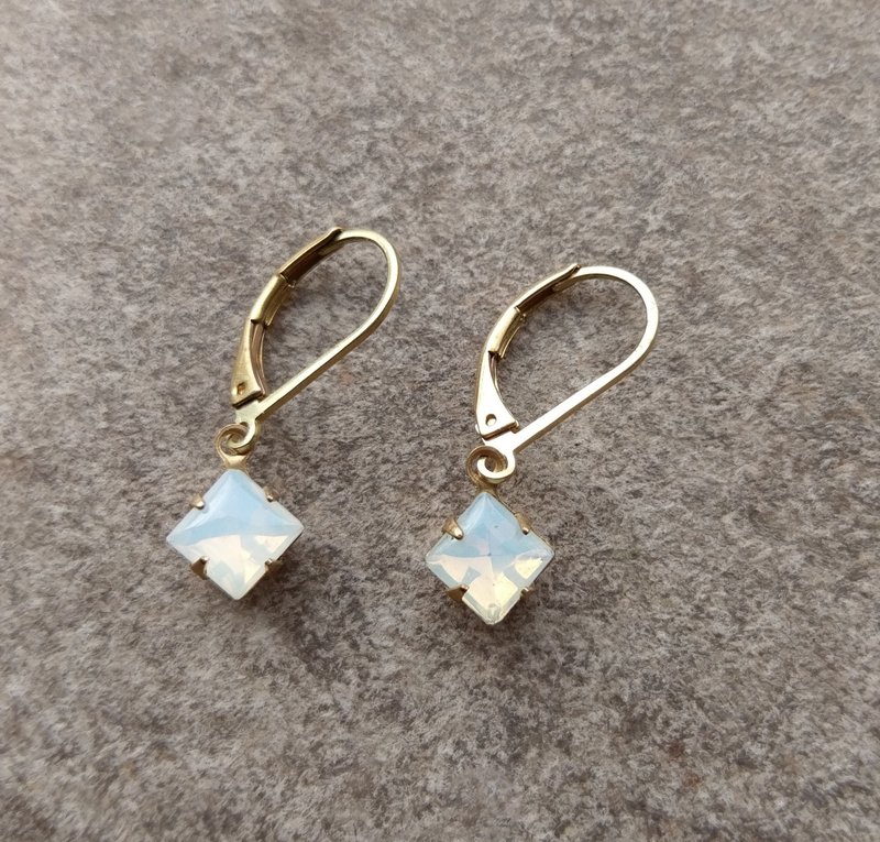 简约蛋白石色古董玻璃耳环 - 耳环/耳夹 - 玻璃 