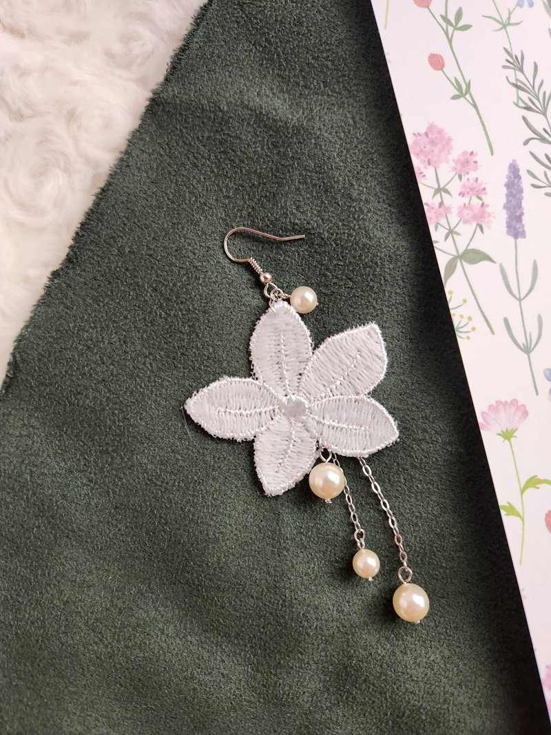 【花片蕾丝系列】星瓣柔光耳环-珍珠款(单边耳环/手工染色) - 耳环/耳夹 - 其他材质 