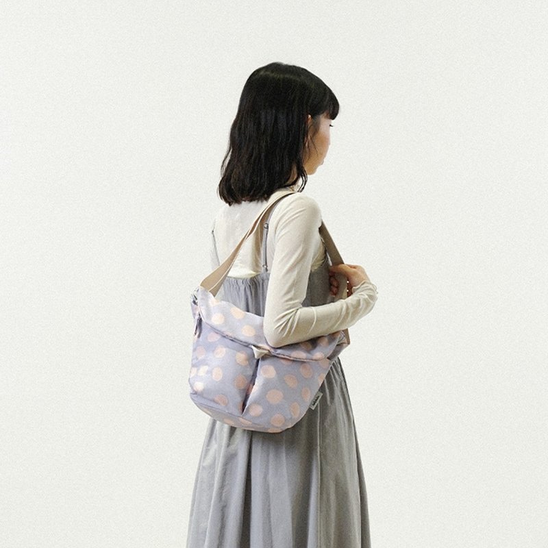 【Nature Beauty系列新品】KANCY 日常防泼水斜背包L号 (紫藤色) - 侧背包/斜挎包 - 环保材料 紫色