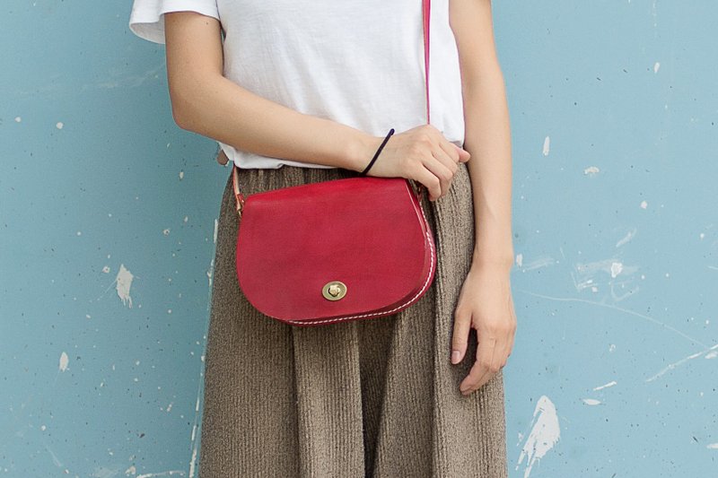 【切线派】经典马鞍包纯手工定制女士真皮包斜挎包圆形皮包 - 侧背包/斜挎包 - 真皮 红色