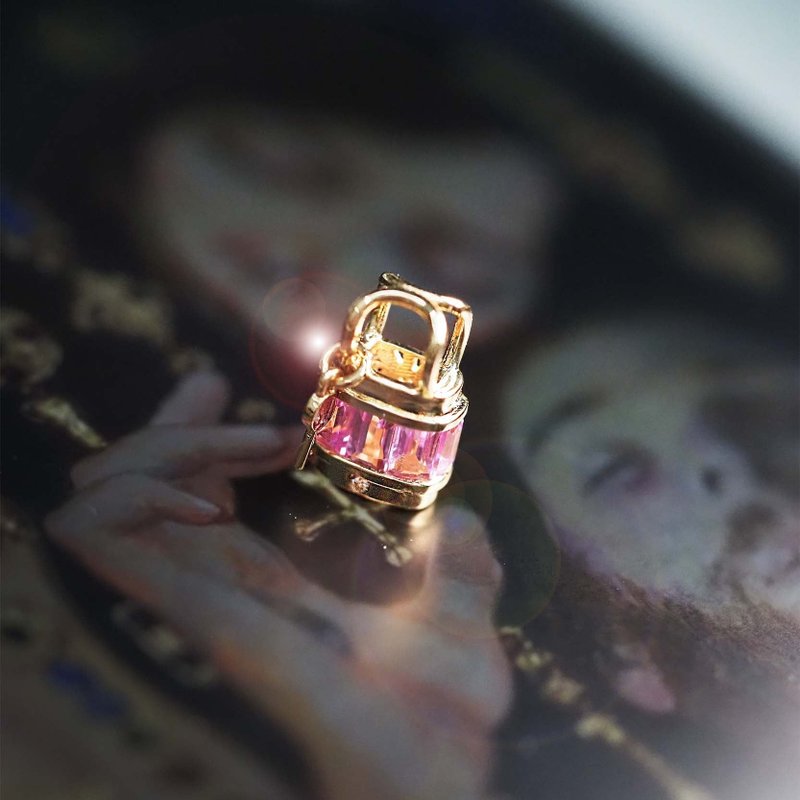Meraki Padlock Charm and Necklace | 锁扣吊饰 |18K 黄金 - 项链 - 贵金属 金色