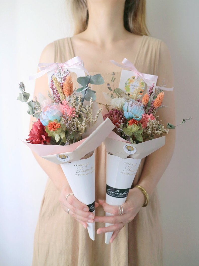 PJ小花园* | 大甜筒花束 高贵手作干燥花束 毕业花束 母亲节花束 - 干燥花/捧花 - 植物．花 红色