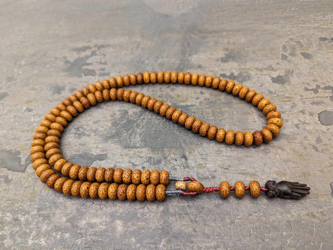 Mala Prayer 108 珠复古西藏菩提莲花种子项链和祈祷手吊坠 - 项链 - 木头 橘色