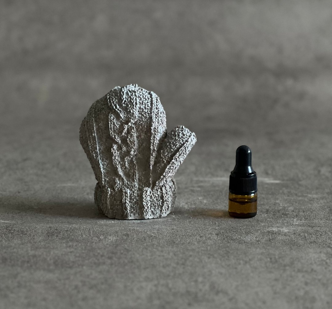 淡咖混蓝色手套/扩香石/水泥/摆件/交换礼物/附赠1ml雪松精油 - 香薰/精油/线香 - 环保材料 卡其色