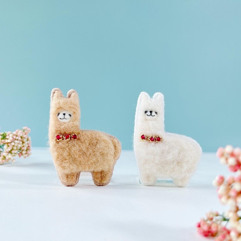 Birthstone alpaca brooch July ruby - 胸针 - 羊毛 白色