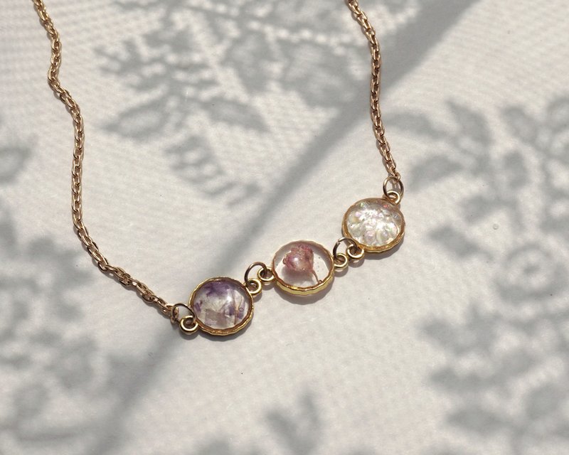 Rose gold necklace decorated with real flowers and crystals. - 项链 - 树脂 粉红色