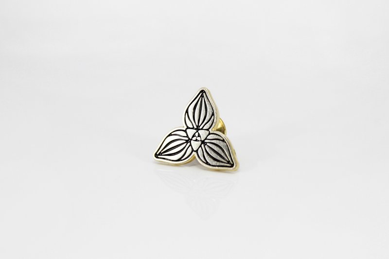 No.101 LUCKY BLOOM BROOCH 珐琅幸运花胸针 - 胸针 - 其他金属 银色