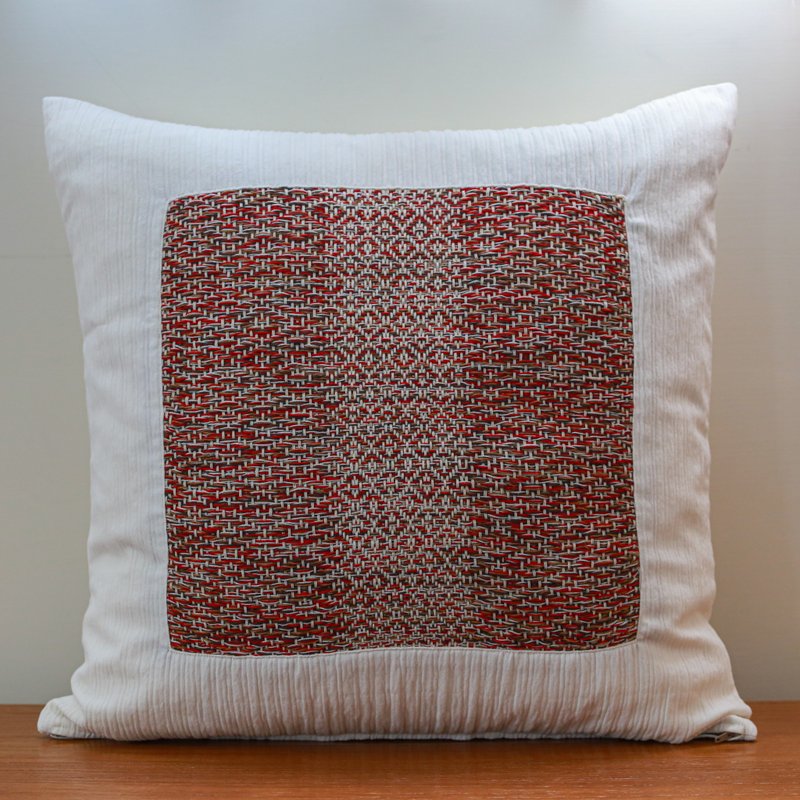 【守护之眼】手工梭织抱枕/靠枕-胭脂红 - 枕头/抱枕 - 棉．麻 多色