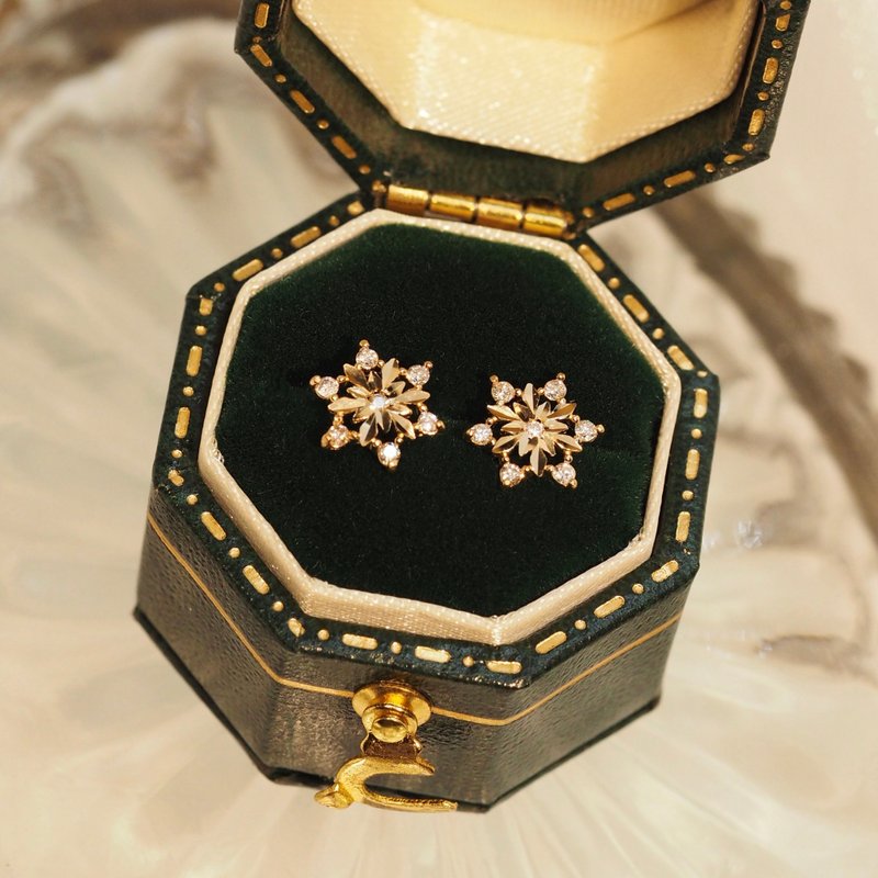 18K金钻石绽放耳环18K Gold Diamond Astro Bloom - 耳环/耳夹 - 贵金属 