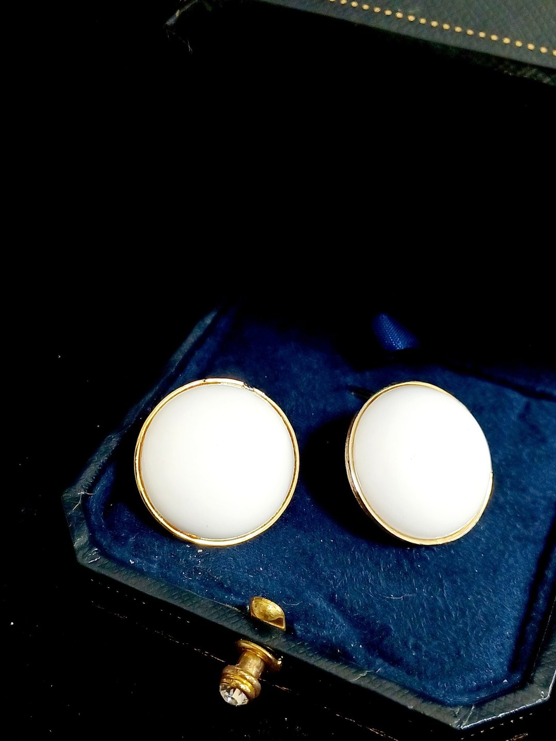vintage jewelry  Monet 半球形赛珞珞 夹式耳环 - 耳环/耳夹 - 其他金属 