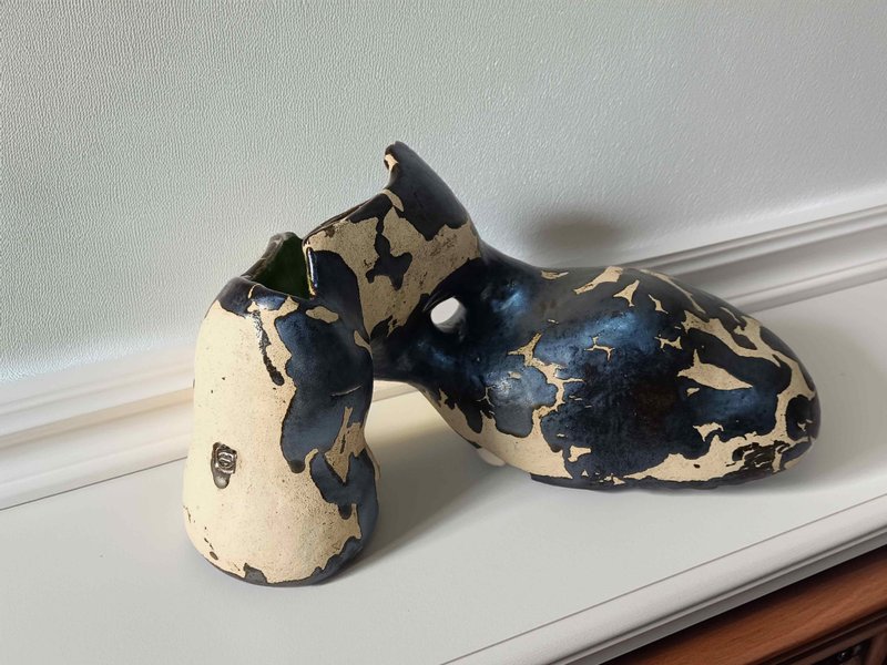 带有女性形象的陶瓷花瓶。身体花瓶女性形态花瓶。雕塑花瓶 - 花瓶/陶器 - 陶 