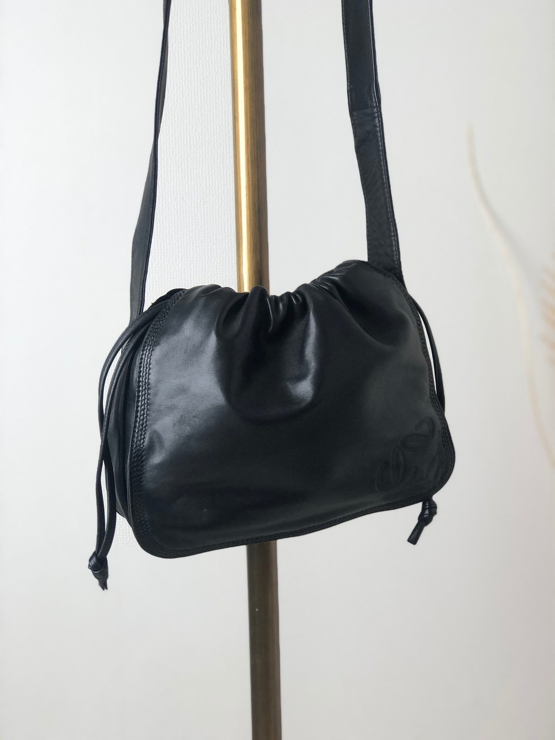 【日本直送，名牌二手包装】LOEWE 单肩包黑anagram 纳帕皮革 复古复古 yw3bd2 - 侧背包/斜挎包 - 真皮 黑色