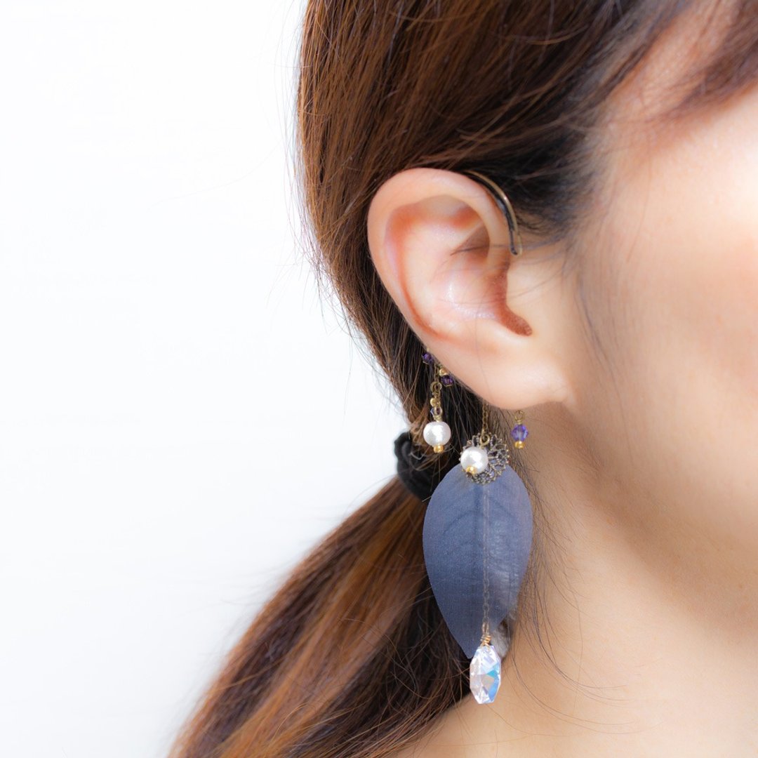 Leaf and Swarovski Hexagon earhooks - 耳环/耳夹 - 玻璃 紫色