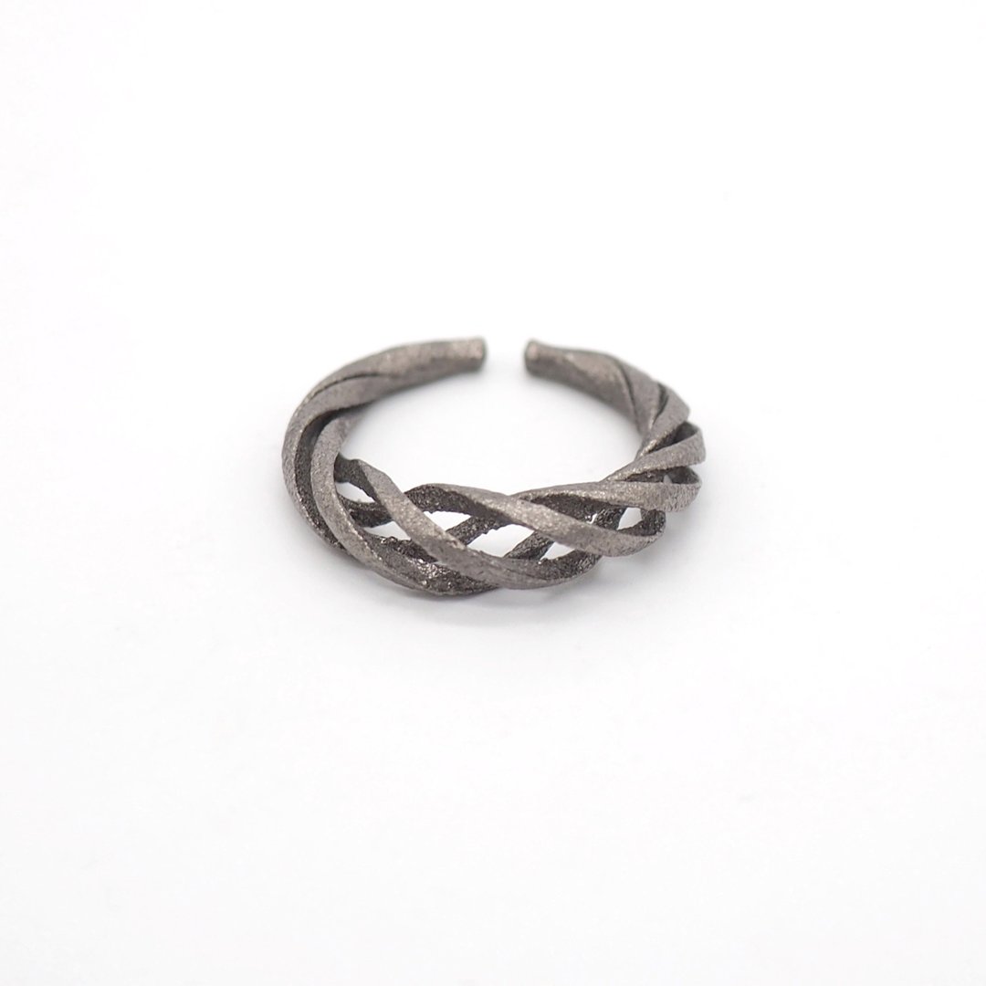 Matte Silver Pure titanium ring that can also be used as an ear cuff - 戒指 - 其他金属 银色