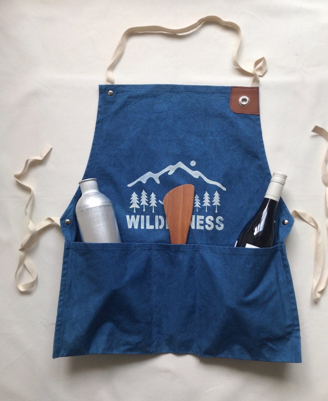 Hand-dyed WILDERNESS WORK APRON 10oz CANVAS SIZE-L Indigo dyed indigo dyed in Japan - 围裙 - 棉 蓝色