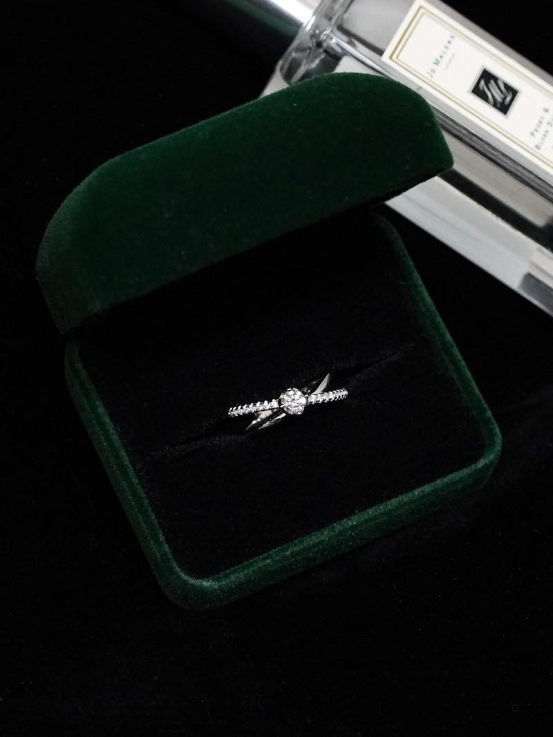 纯银30分莫桑钻交叉戒指 - 戒指 - 纯银 银色