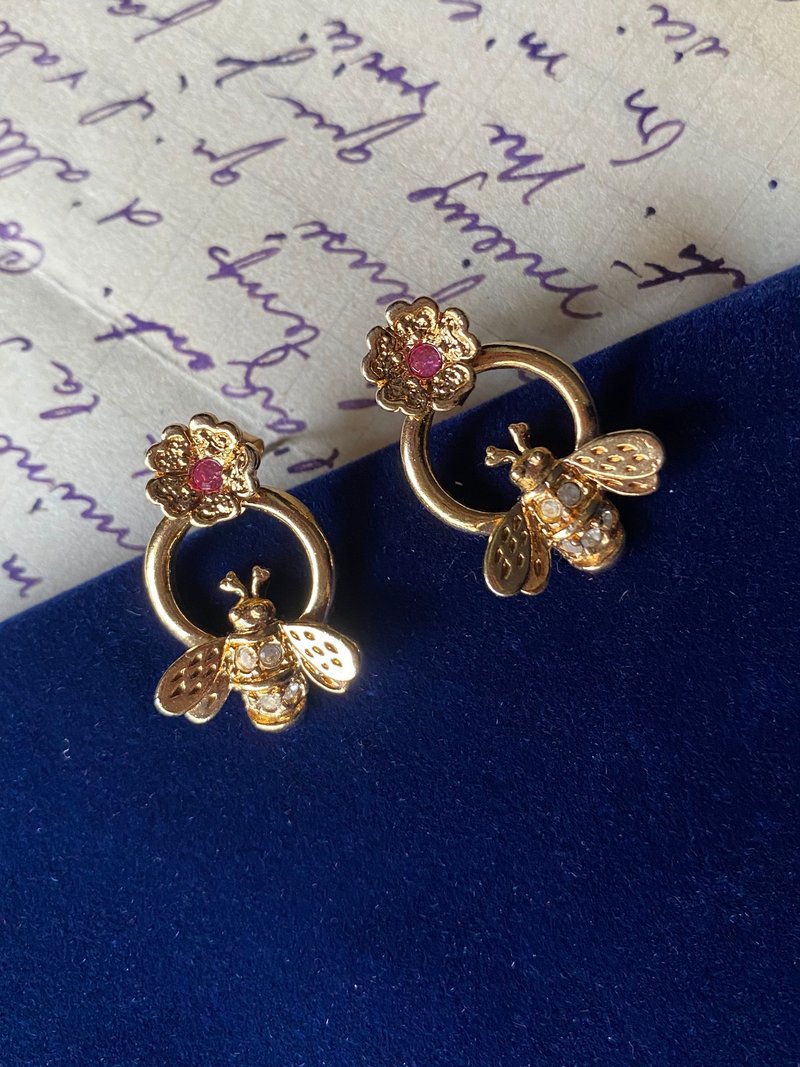 Avon小蜜蜂古董耳针 - 耳环/耳夹 - 其他金属 金色