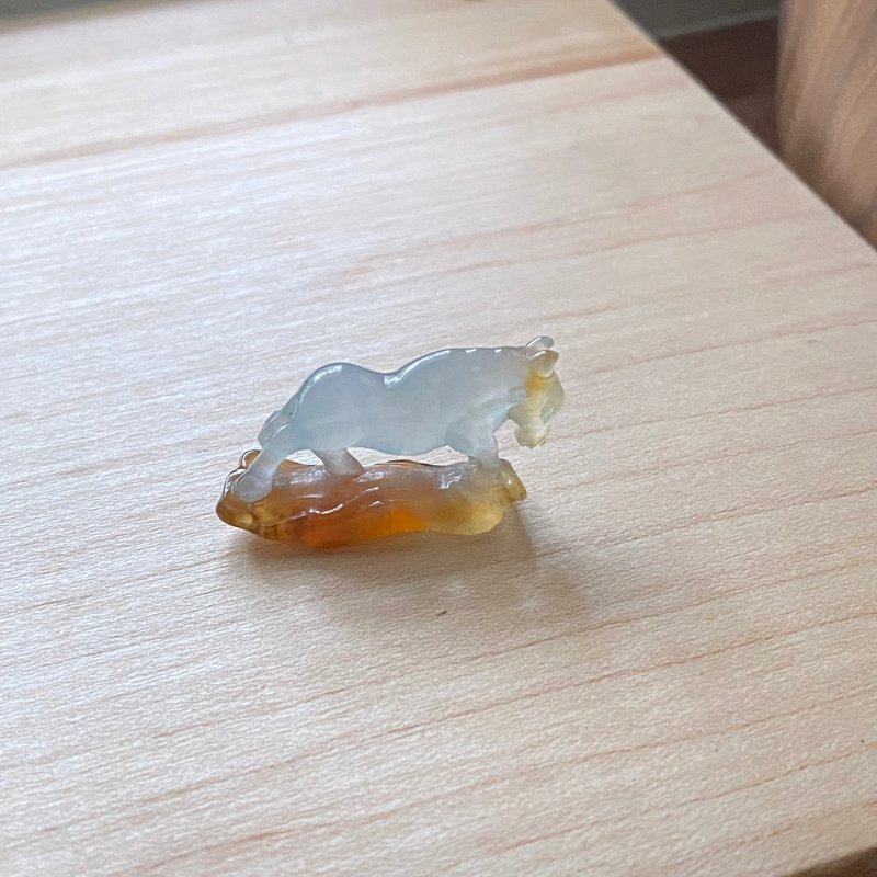 拈翠-天然缅甸翡翠A货-特色双色巧雕高冰蜜糖骏马小精品摆饰 - 项链 - 玉石 橘色