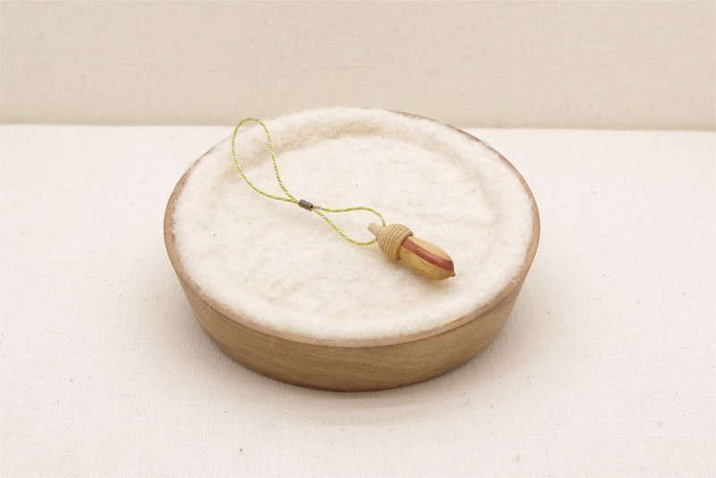 no.020 - Wood carving acorn NETSUKE (D-1) - 其他 - 木头 红色