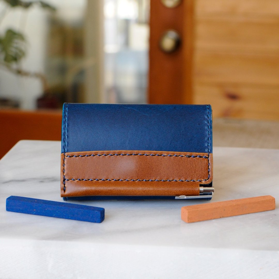 Business card holder with mini ballpoint pen No.1 Buttero - 名片夹/名片盒 - 真皮 多色