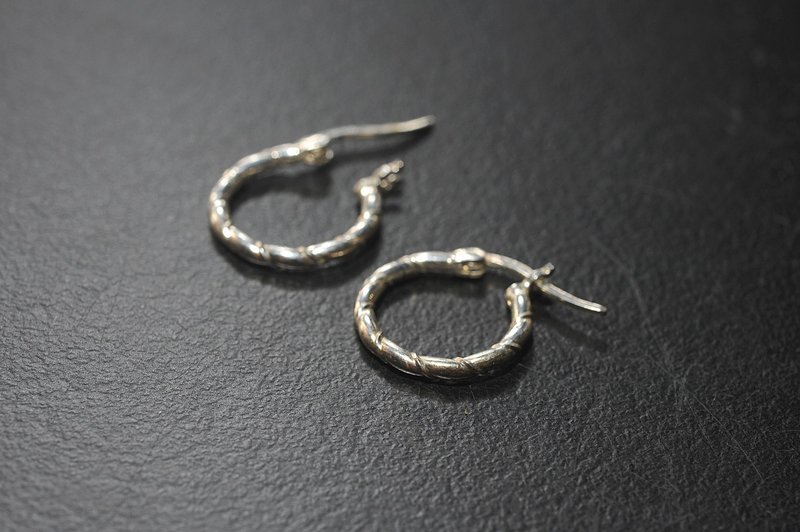 时尚简约实心纯银耳环 开运/招财/ - 耳环/耳夹 - 纯银 