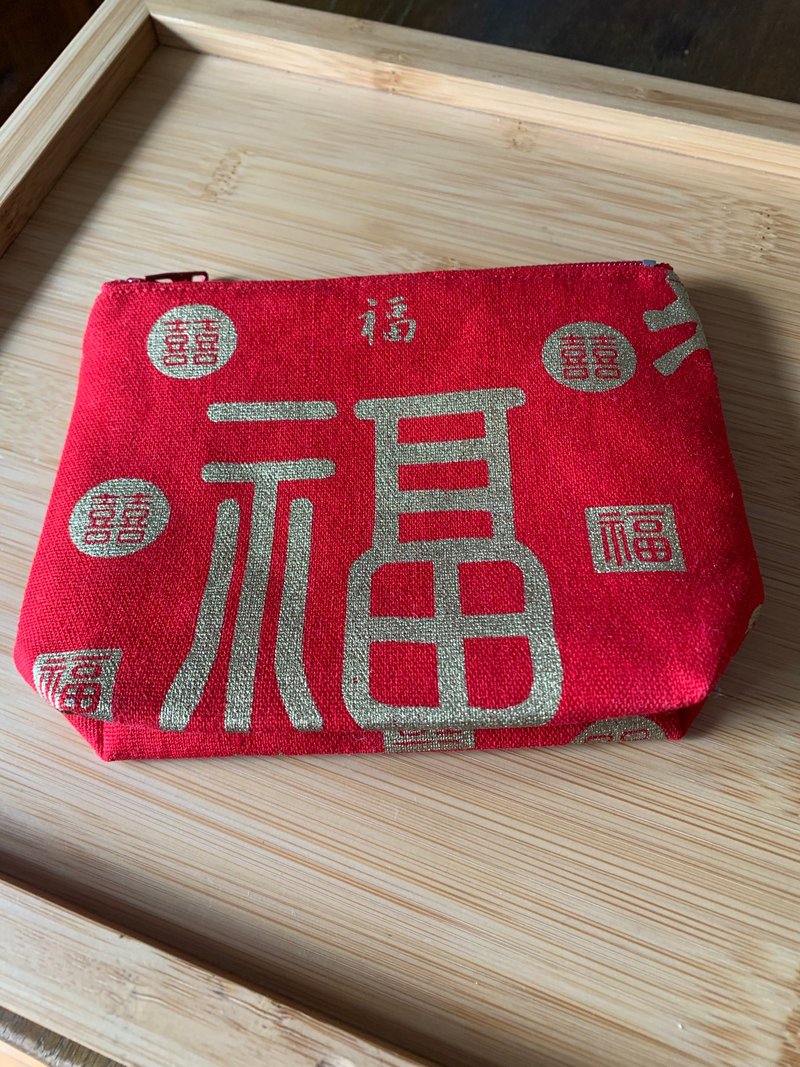 福财满门文青风万用袋 吸睛红 礼物 收纳红包 湿纸巾 卫生棉收纳 - 零钱包 - 棉．麻 红色