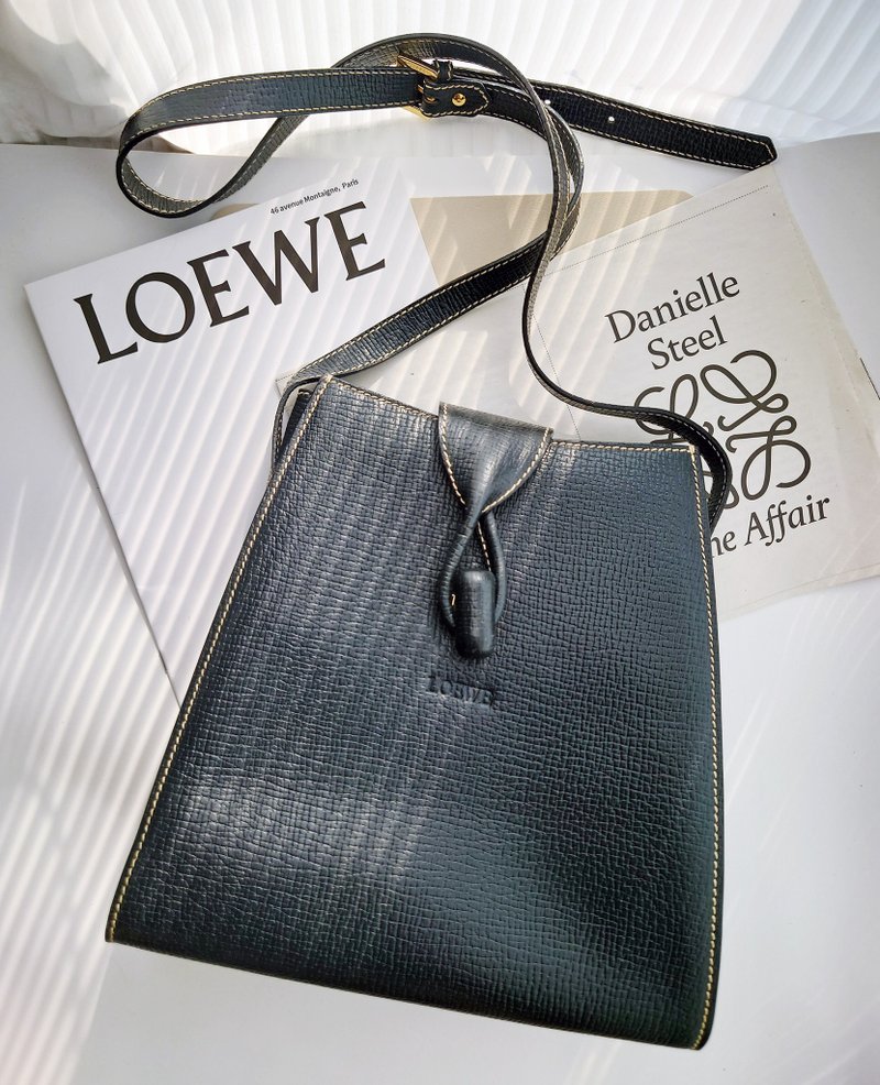 中古美品 Loewe 耐磨树皮纹钮扣 单肩包单肩包侧背包斜背包斜挎包 - 侧背包/斜挎包 - 真皮 黑色