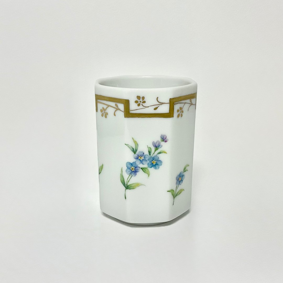Porcelain tea cup with hand-painted forget-me-not. - 其他杯子 - 瓷 白色
