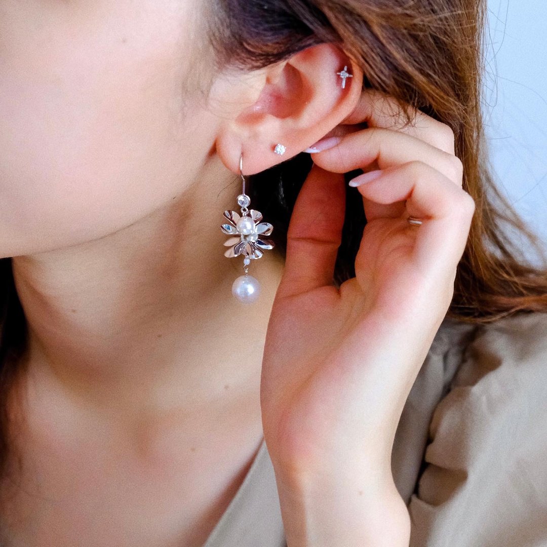 Sofia | 立体花型Swarovski 水晶珍珠耳环 | 婚摄 优雅气质 - 耳环/耳夹 - 珍珠 银色