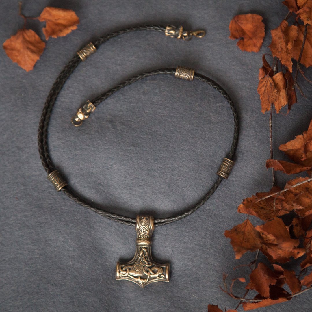 Thor hammer pendant on black leather cord. Mjolnir necklace. Man jewelry. Pagan - 项链 - 其他材质 橘色