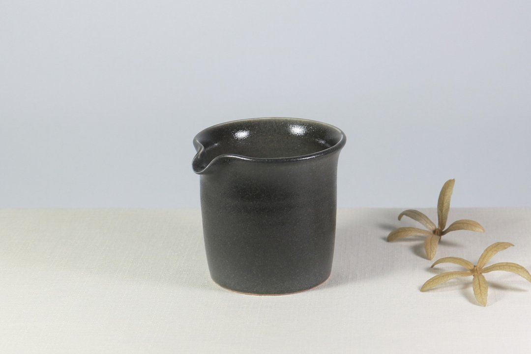墨绿梅灰小茶盅 - 茶具/茶杯 - 瓷 