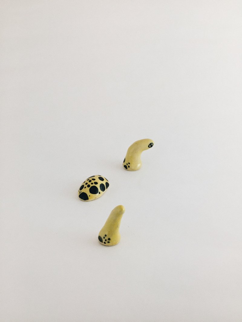 黄色黑点的水怪你永远不知道他到底多大只 - 摆饰 - 陶 黄色