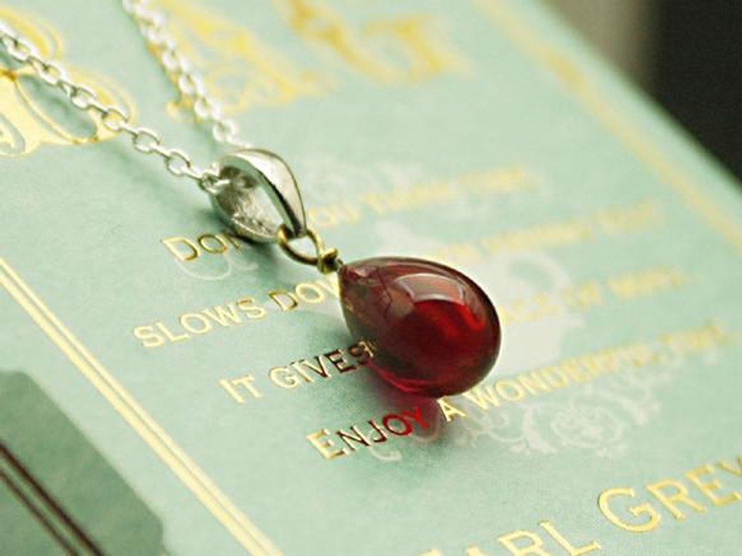 Glass drop Petit pendant cherry red - 项链 - 其他金属 