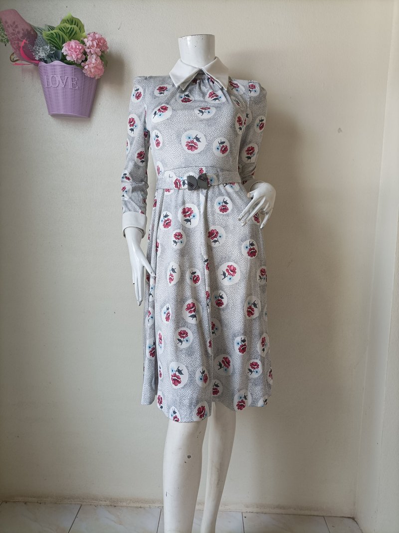 复古滑顺印花洋装，尺寸S，胸围32寸，腰围28寸。 - 洋装/连衣裙 - 聚酯纤维 