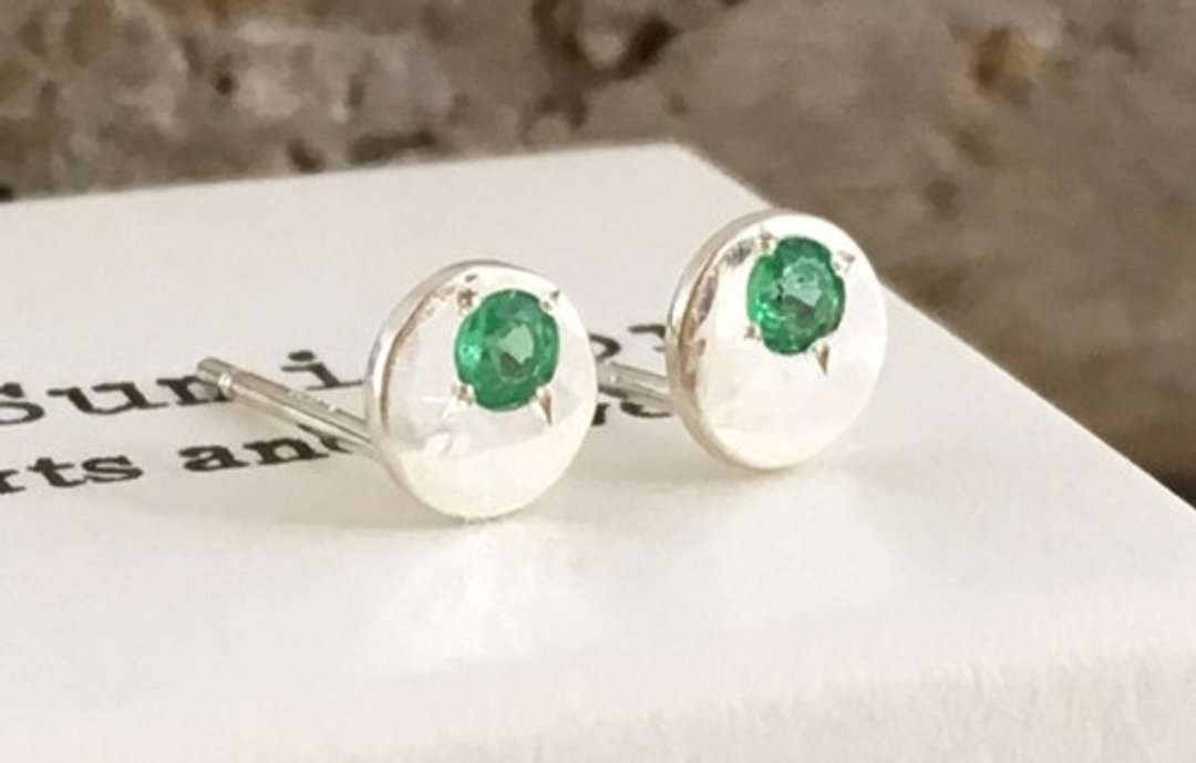 Silver full moon emerald earrings Natural Emerald SV studs - 耳环/耳夹 - 其他金属 