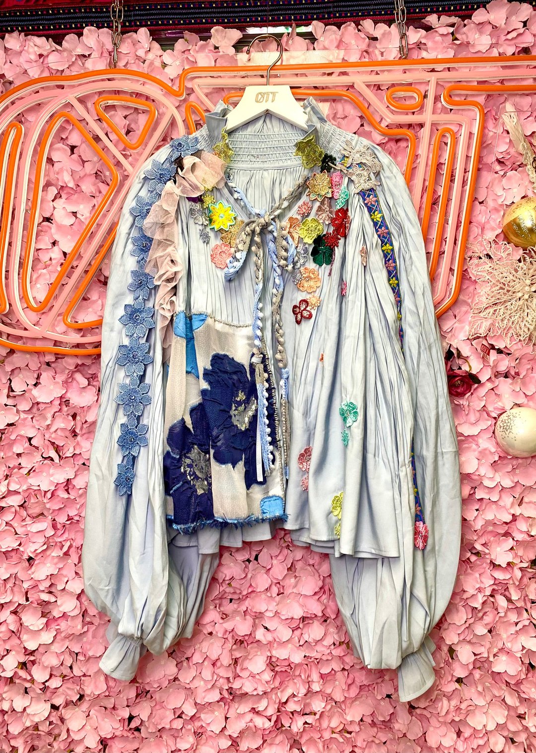 OTT独一无二•Unique淡水蓝色蕾丝刺绣压褶上衣Blouse - 女装上衣 - 棉．麻 蓝色