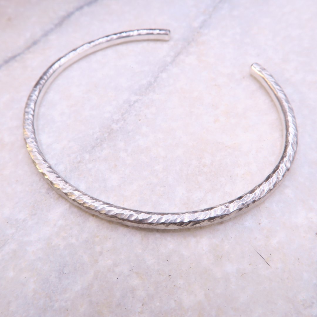 麟 - 纯银锻敲手环 宽度约3mm - 手链/手环 - 其他金属 银色