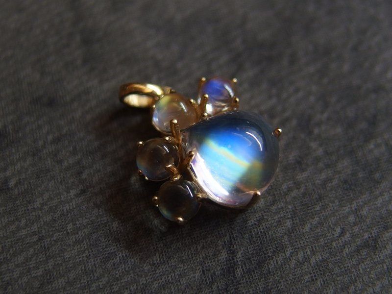 晶晶工坊*Love2hm 【猫掌掌】-全净玻璃体月光石/18k黄金链坠 - 项链 - 宝石 多色