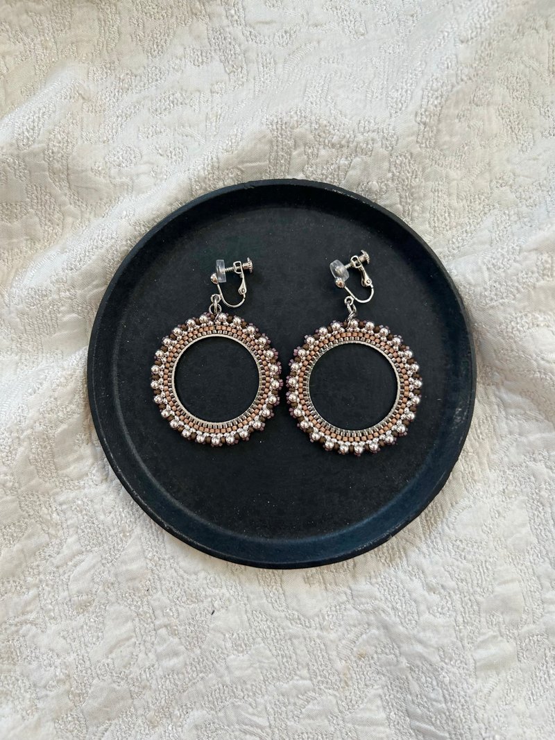 大串珠圈形耳针 - 耳环/耳夹 - 其他材质 银色