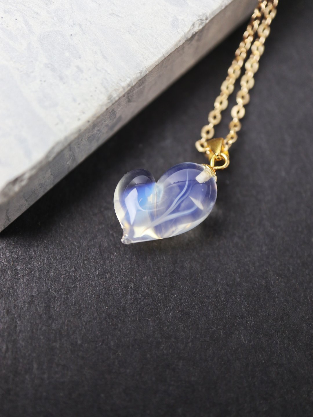 CUORE MOON 月亮蓝光玻璃项链 - 灯工 手工烧制玻璃心形项链 - 颈链 - 玻璃 透明