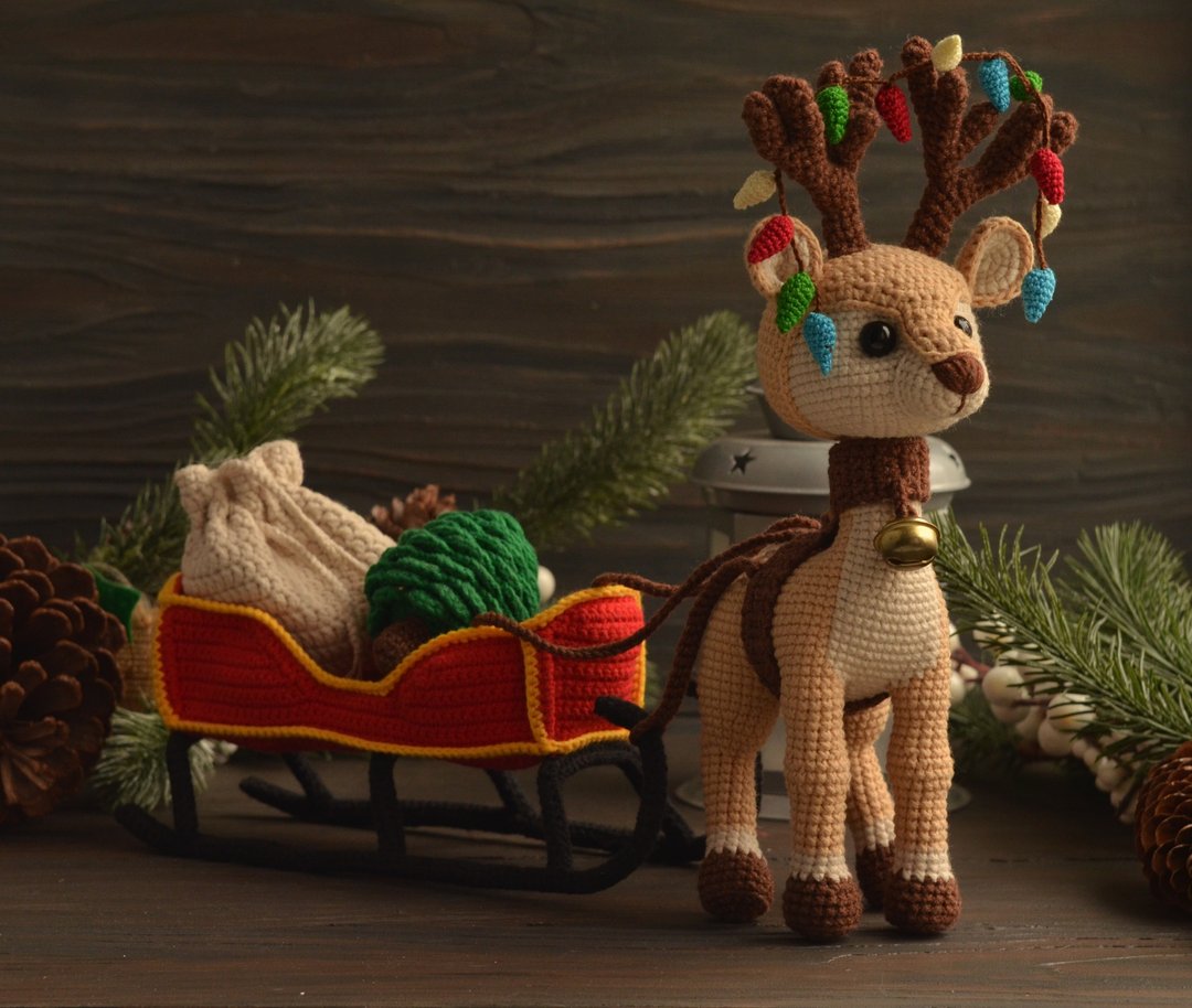 Set christmas toys: Reindeer with a sleigh a bag for gifts and Christmas tree, E - 线上课程/教学影片 - 其他材质 