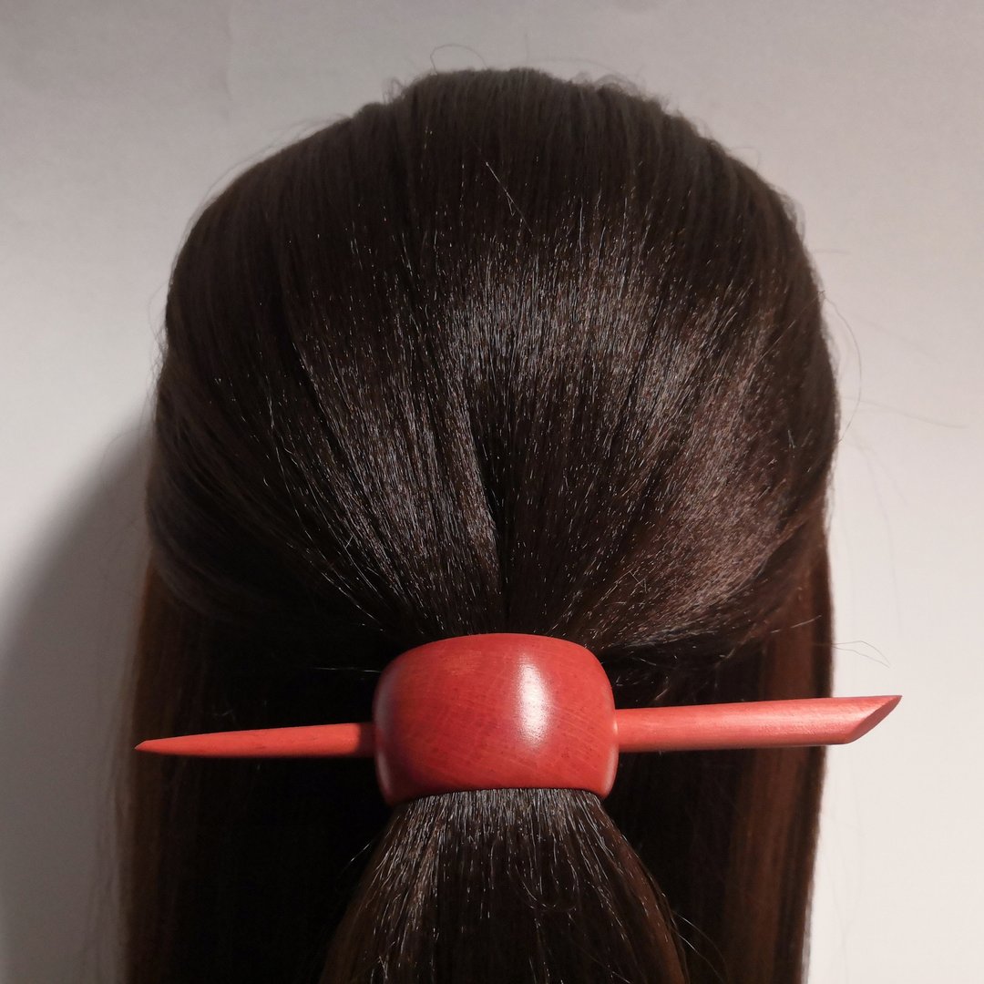 Red hairpin in the form of a ring with a wand. Carved wooden hair pin. - 发饰 - 木头 红色