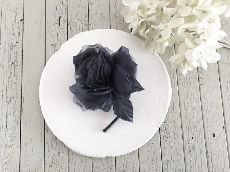 Antique rose branch corsage (antique black) - 胸针 - 丝．绢 黑色