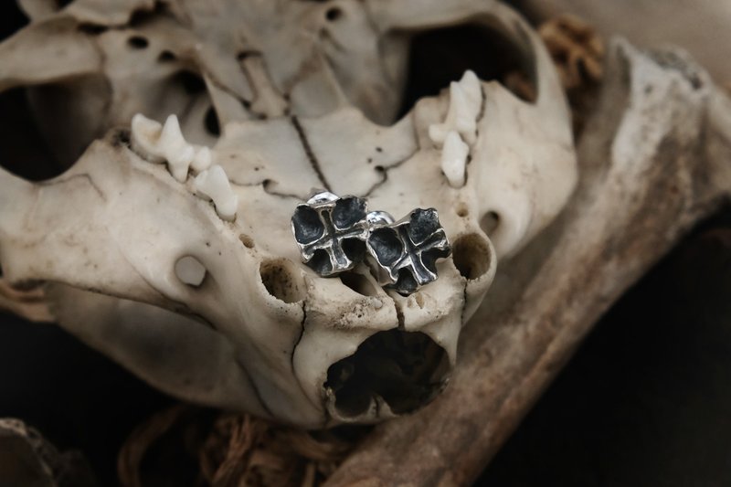 【山骸纪】汐之海I—小骸骨十字耳钉 - 耳环/耳夹 - 纯银 银色