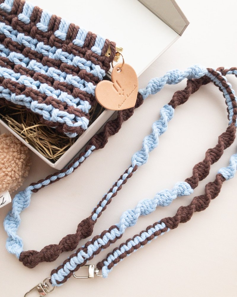 情人节限定 水蓝x焦糖褐 编织手机挂绳 收纳包 客制刻字 - 挂绳/吊绳 - 棉．麻 蓝色