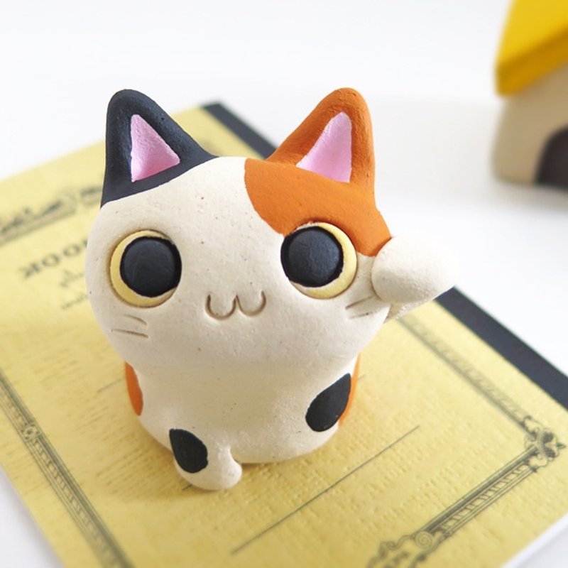 Beans cat, left, invited Mike cat figurine - 摆饰 - 陶 橘色