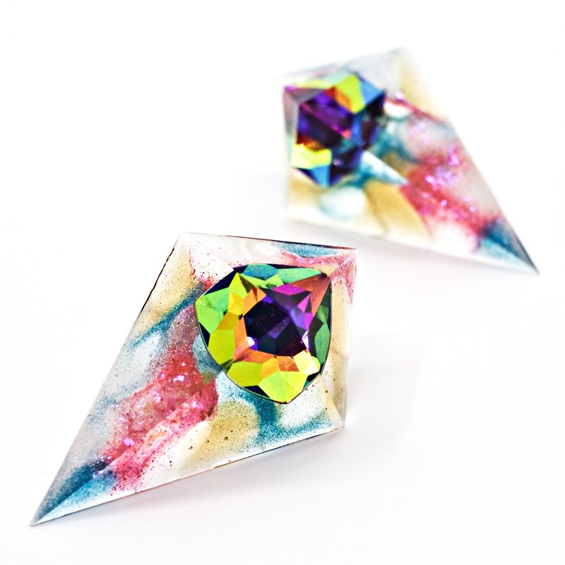Acute angle pyramid earrings (fantasy water surface) - 耳环/耳夹 - 树脂 多色