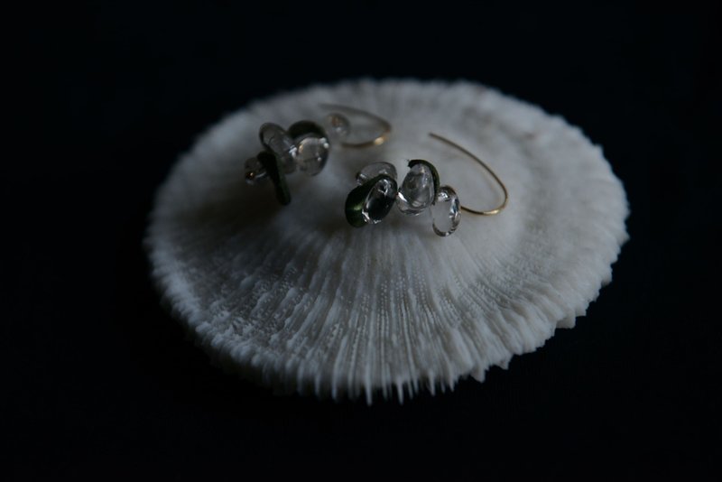 秘密心芽 白水晶搭配植鞣叶皮 - 耳环/耳夹 - 宝石 绿色