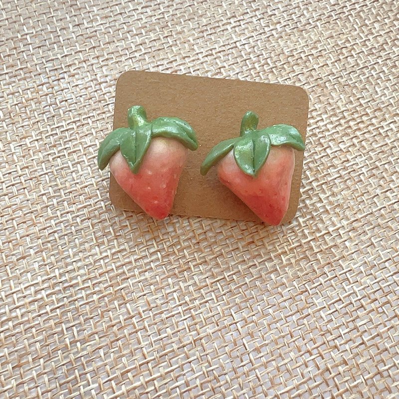兔包大草莓手工软陶耳针 耳钉 耳环 新手甜甜价限时限量 - 耳环/耳夹 - 粘土 红色