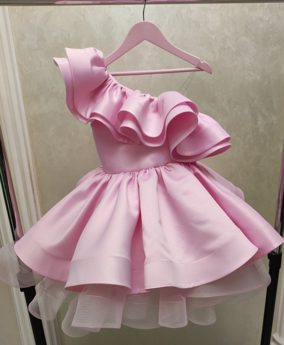 适合婚礼、生日、音乐会等场合的粉红缎面花童短洋装 - 童装礼服/连衣裙 - 其他材质 多色